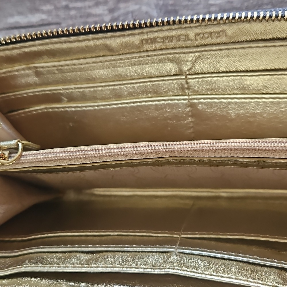SALE! Rare Michael Kors Brown Camouflage Wallet - Picture 2 of 3